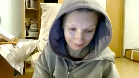 Snapshot of bebacksooon chatting on 02-13-25, 08:13 Raluca online show from 02-13-25, 08:13