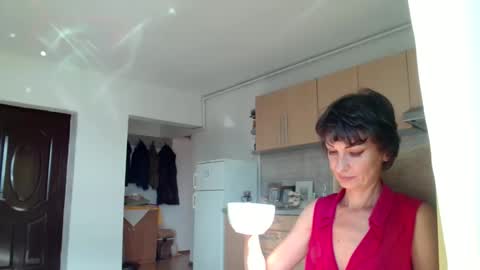 Snapshot of bebacksooon chatting on 09-18-25, 12:40 Raluca online show from 09-18-25, 12:40