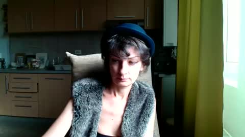 Snapshot of bebacksooon chatting on 09-25-25, 01:26 Raluca online show from 09-25-25, 01:26