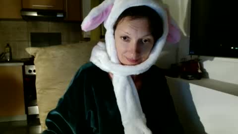 Snapshot of bebacksooon chatting on 10-11-25, 04:38 Raluca online show from 10-11-25, 04:38