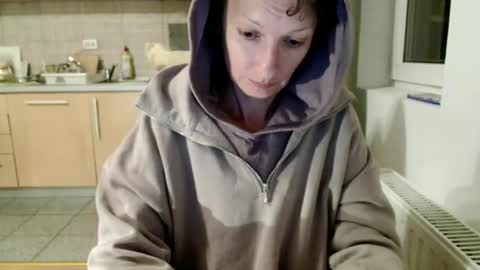 Snapshot of bebacksooon chatting on 10-17-25, 06:32 Raluca online show from 10-17-25, 06:32