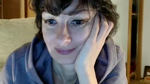 Snapshot of bebacksooon chatting on 10-31-25, 07:26 Raluca online show from 10-31-25, 07:26