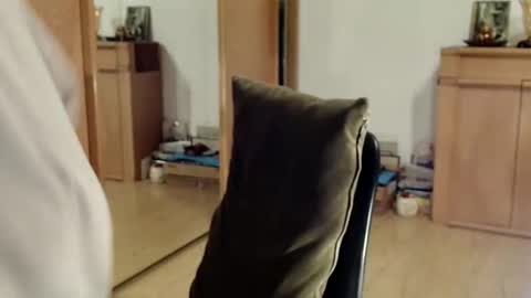 Snapshot of bebacksooon chatting on 11-11-25, 08:20 Raluca online show from 11-11-25, 08:20