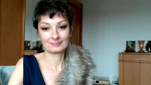 Snapshot of bebacksooon chatting on 11-19-25, 11:54 Raluca online show from 11-19-25, 11:54