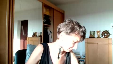 Snapshot of bebacksooon chatting on 11-21-25, 12:37 Raluca online show from 11-21-25, 12:37