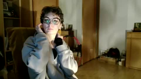 Raluca online show from 12-19-25, 06:04