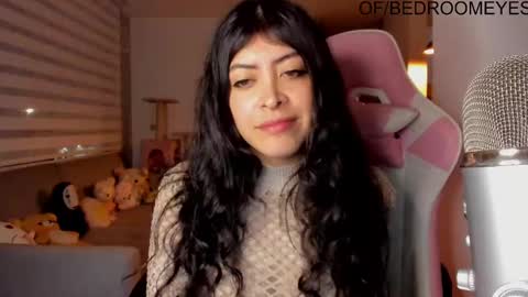 Snapshot of bedroomeyess chatting on 02-11-25, 12:06 Amber UwU IM MOVING AND IS CRAZY ILL BE BACK VERY SOON 3 MISS YA ALREADY online show from 02-11-25, 12:06