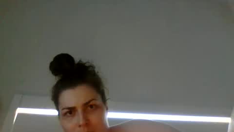 Snapshot of beeinmedeep chatting on 12-21-24, 05:18 beeinmedeep online show from 12-21-24, 05:18