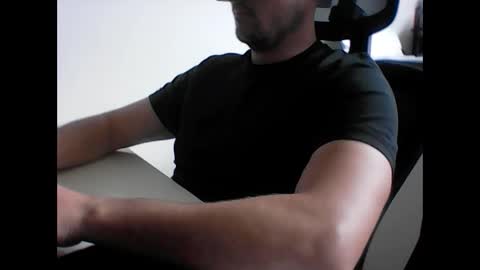 Snapshot of beenee3 chatting on 05-19-26, 07:58 beenee3 online show from 05-19-26, 07:58