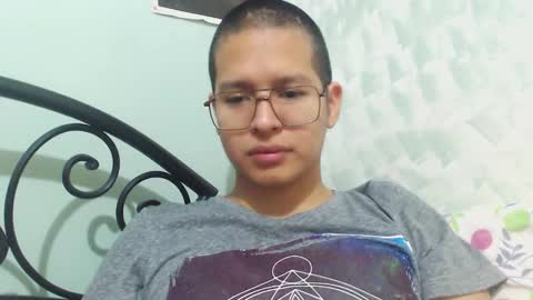 Snapshot of beentage chatting on 12-16-25, 08:03 Alex online show from 12-16-25, 08:03