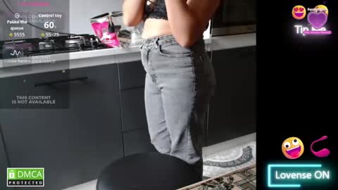 Snapshot of bela747741 chatting on 10-07-25, 06:21 kevin and Bella online show from 10-07-25, 06:21