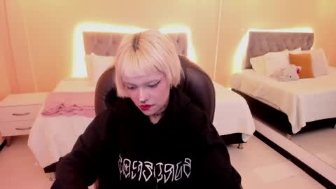 Bela online show from 04-24-26, 01:57