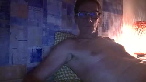 Snapshot of belami_france chatting on 11-24-25, 08:30 SexFriendFrance online show from 11-24-25, 08:30