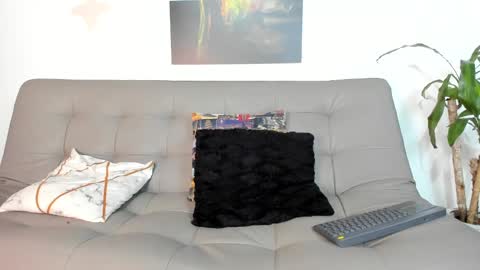 Snapshot of belamiramil chatting on 02-27-25, 02:42 independent model online show from 02-27-25, 02:42