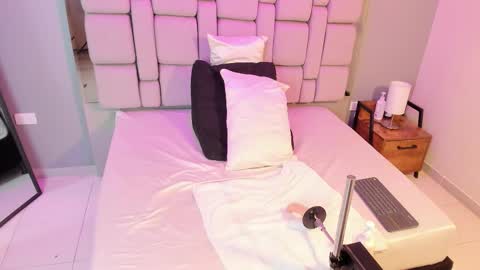 Bella online show from 12-15-25, 03:55