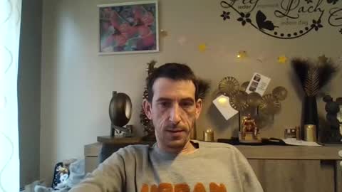 Snapshot of belgianboy33 chatting on 12-03-24, 09:11 Dreamcock online show from 12-03-24, 09:11