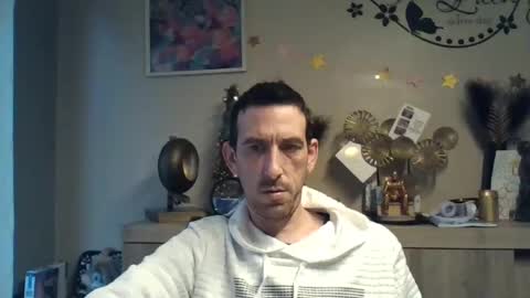 Snapshot of belgianboy33 chatting on 12-17-24, 08:34 Dreamcock online show from 12-17-24, 08:34