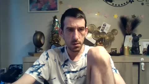 Snapshot of belgianboy33 chatting on 12-26-24, 08:18 Dreamcock online show from 12-26-24, 08:18