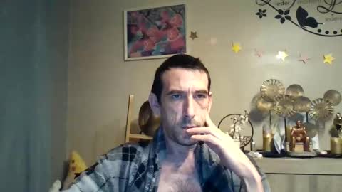 Snapshot of belgianboy33 chatting on 10-06-25, 03:15 Dreamcock online show from 10-06-25, 03:15