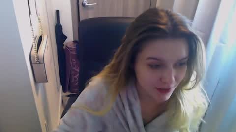 Snapshot of belindaacosta chatting on 12-18-24, 08:36 Belinda online show from 12-18-24, 08:36