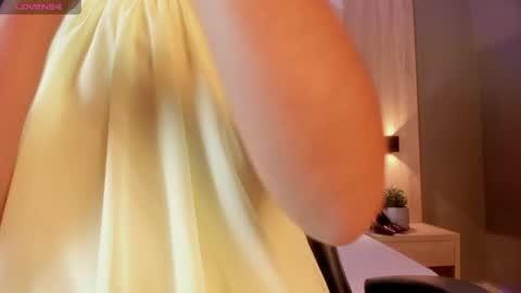 Bella cam online show from 04-25-26, 07:22