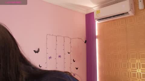 Snapshot of bella19__ chatting on 10-30-25, 09:04 bella19 online show from 10-30-25, 09:04