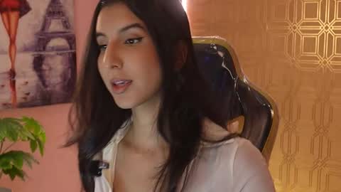 Snapshot of bella19__ chatting on 11-25-25, 08:31 bella19 online show from 11-25-25, 08:31