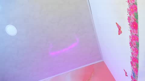 Snapshot of bella__sweets chatting on 02-04-25, 10:24 Melanie online show from 02-04-25, 10:24