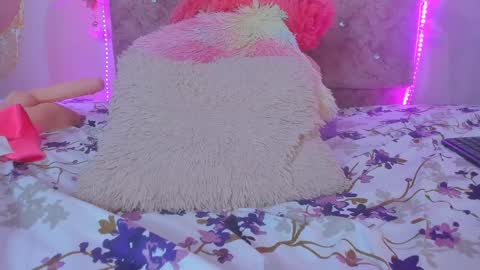 Snapshot of bella__sweets chatting on 02-07-25, 10:41 Melanie online show from 02-07-25, 10:41