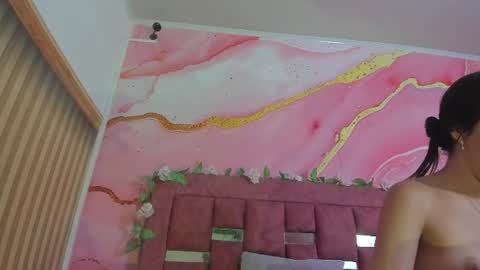 Snapshot of bella__sweets chatting on 07-17-26, 10:33 Melanie online show from 07-17-26, 10:33
