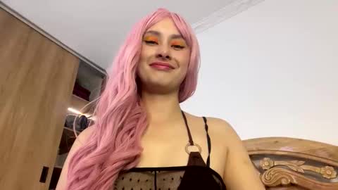 Snapshot of bella__w chatting on 10-23-25, 01:54 Zia online show from 10-23-25, 01:54