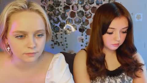 bella_and_alice online show from 09-17-25, 01:13