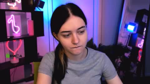 Snapshot of bella_blade chatting on 12-16-25, 05:45 bella_blade online show from 12-16-25, 05:45