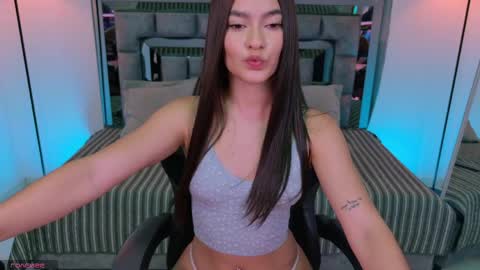 Snapshot of bella_clark2 chatting on 04-29-26, 04:00 Bella online show from 04-29-26, 04:00