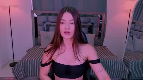 Snapshot of bella_clark2 chatting on 07-18-26, 12:53 Bella online show from 07-18-26, 12:53