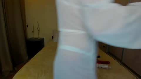 Snapshot of bella_foryou chatting on 01-18-25, 08:19 NastyaThere are legends that in this room all your wishes can come true Private is Open online show from 01-18-25, 08:19