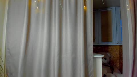 Snapshot of bella_foryou chatting on 01-28-25, 11:28 NastyaThere are legends that in this room all your wishes can come true Private is Open online show from 01-28-25, 11:28