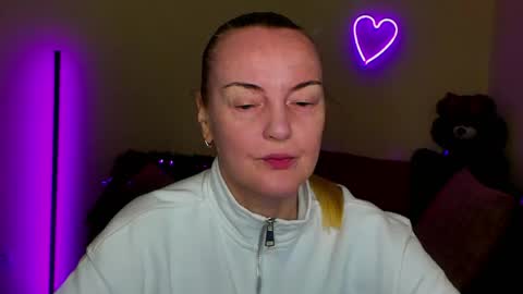 Bella online show from 04-26-26, 11:30