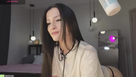 Bella next stream December 2 at 9pm gmt online show from 10-20-25, 03:07