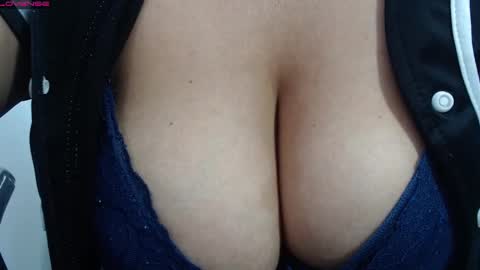 Snapshot of bella_lady_1_ chatting on 02-14-25, 08:48 lady online show from 02-14-25, 08:48