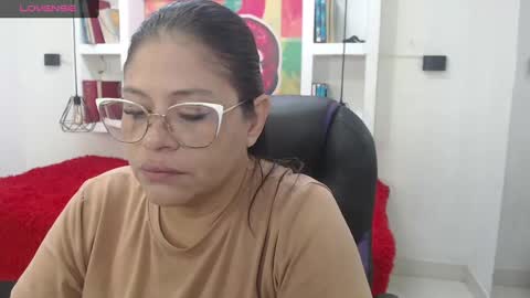 Snapshot of bella_lady_1_ chatting on 09-25-25, 11:47 lady online show from 09-25-25, 11:47