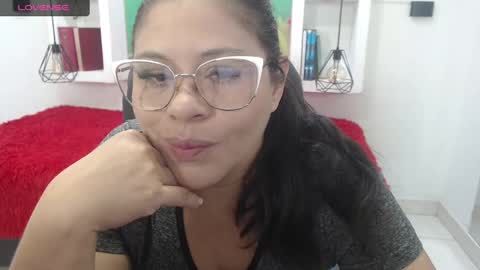Snapshot of bella_lady_1_ chatting on 10-03-25, 11:40 lady online show from 10-03-25, 11:40