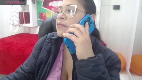 Snapshot of bella_lady_1_ chatting on 10-20-25, 11:54 lady online show from 10-20-25, 11:54