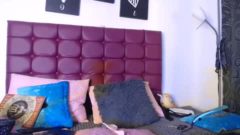 Snapshot of bella_lr chatting on 02-28-25, 01:58 Valentina online show from 02-28-25, 01:58