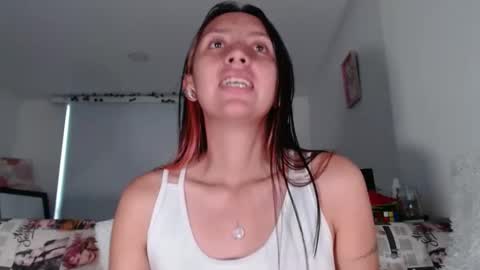 Snapshot of bella_marlowe chatting on 01-19-25, 10:17 Bella Marlowe online show from 01-19-25, 10:17