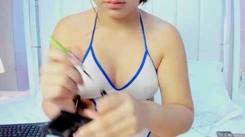 Mia online show from 10-17-25, 01:25