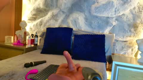  BELLA  online show from 07-25-26, 10:07