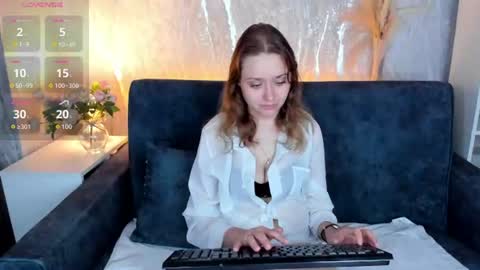 Snapshot of bella_ramsi chatting on 07-26-26, 01:14 Linda Bella online show from 07-26-26, 01:14