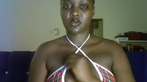 Snapshot of bella_reina chatting on 07-09-26, 07:01 bella_reina online show from 07-09-26, 07:01