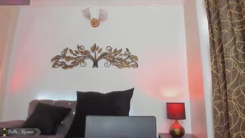 Snapshot of bella_roxe chatting on 12-15-25, 04:22 Bella roxe online show from 12-15-25, 04:22